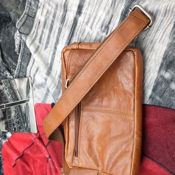 Spikes and sparrows belt pack - Picture 6 of 8